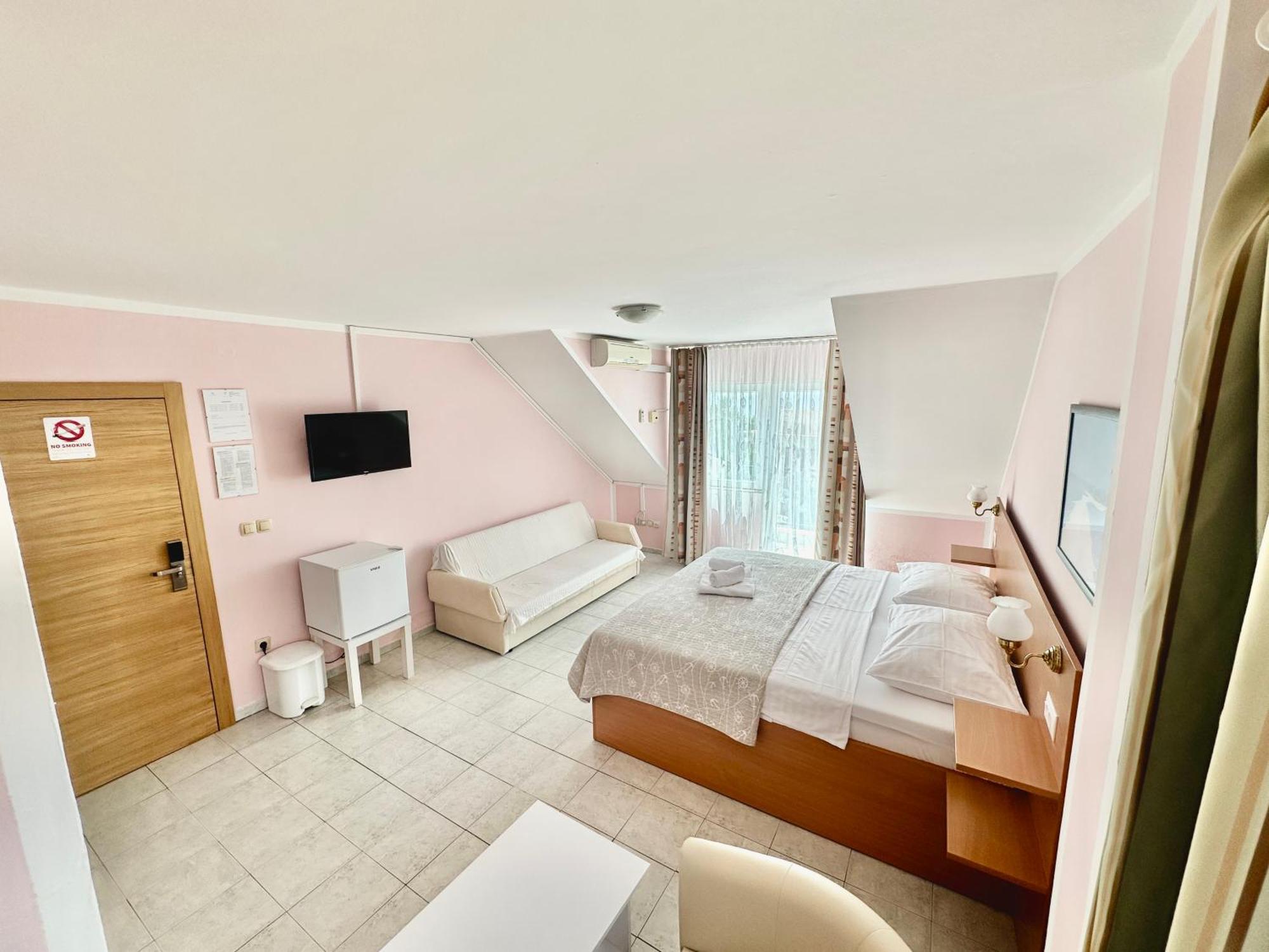Hotel Pansion Begic Omiš Esterno foto
