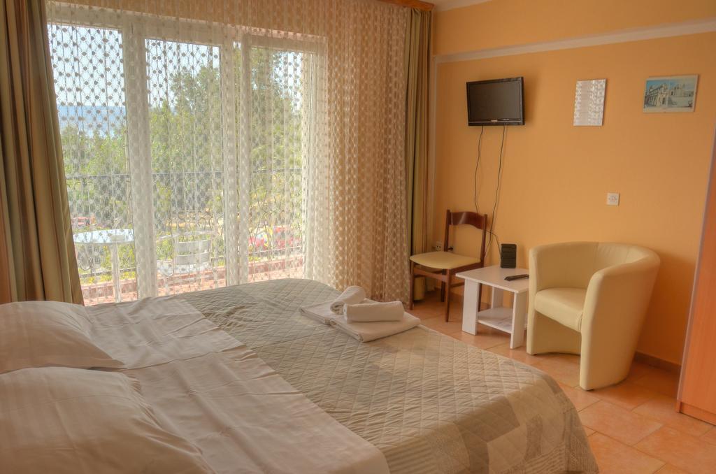 Hotel Pansion Begic Omiš Esterno foto