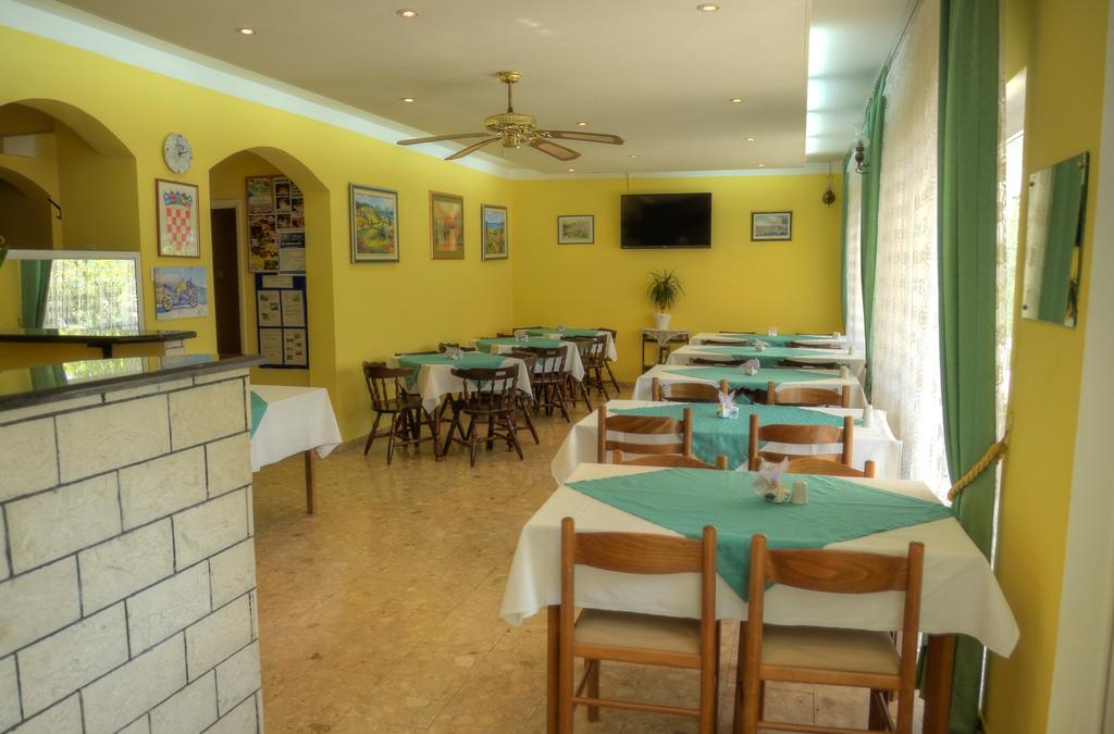 Hotel Pansion Begic Omiš Esterno foto