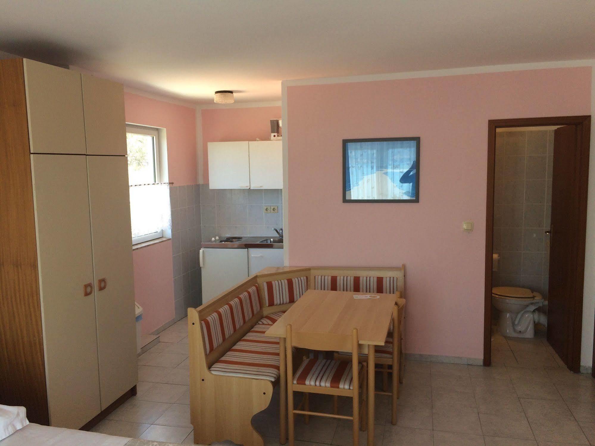 Hotel Pansion Begic Omiš Esterno foto