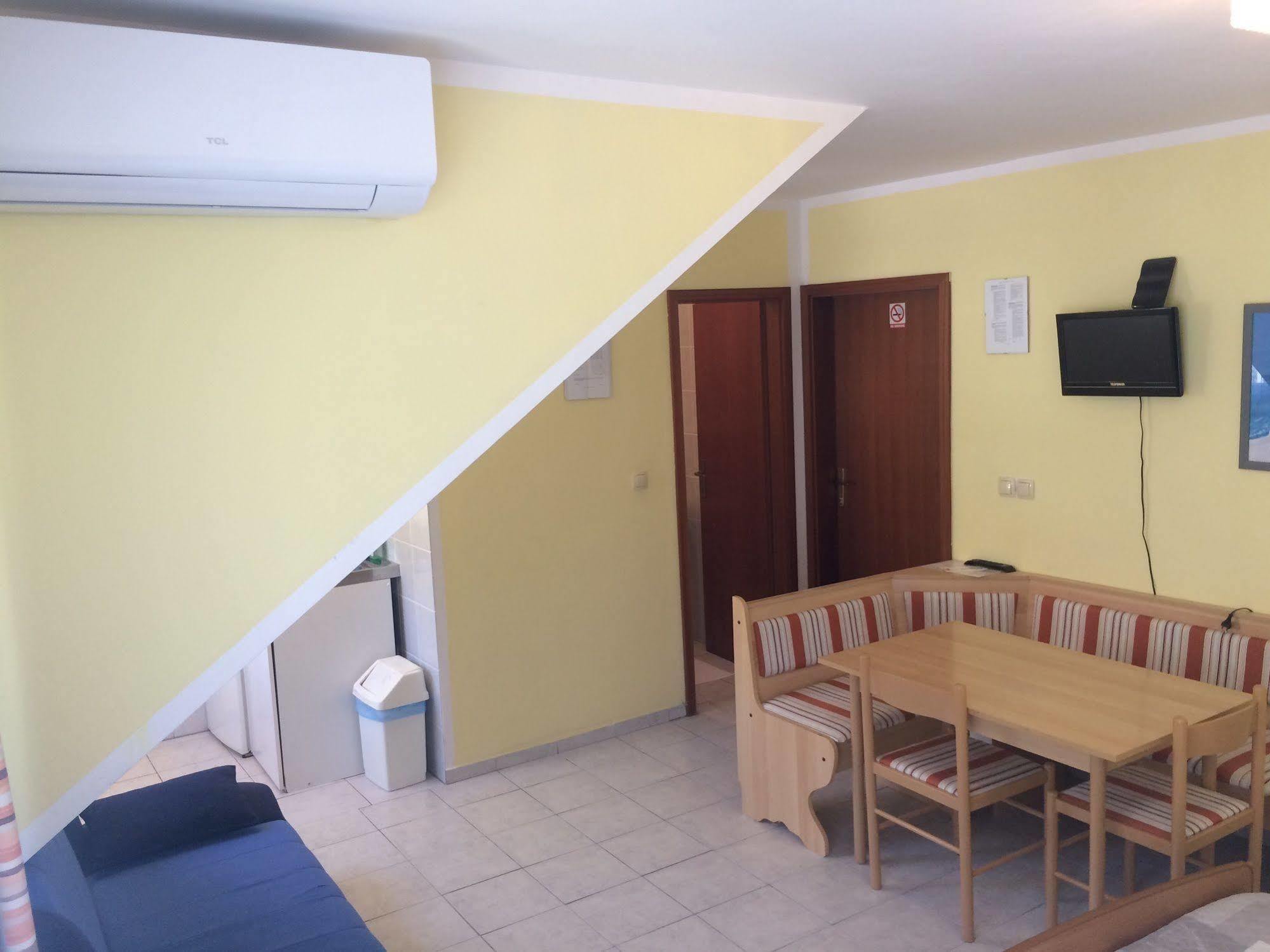 Hotel Pansion Begic Omiš Esterno foto