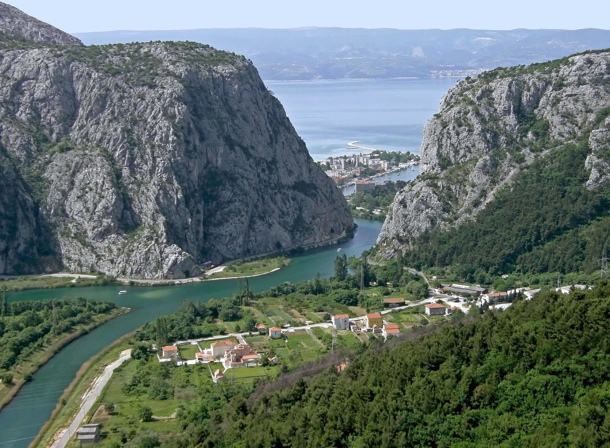 Hotel Pansion Begic Omiš Esterno foto