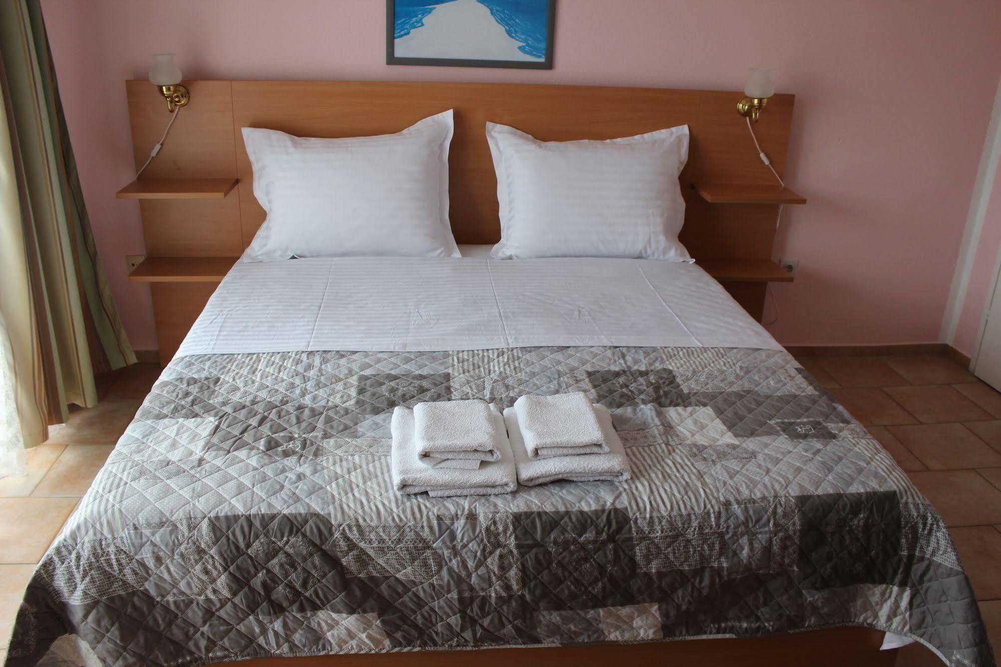 Hotel Pansion Begic Omiš Esterno foto
