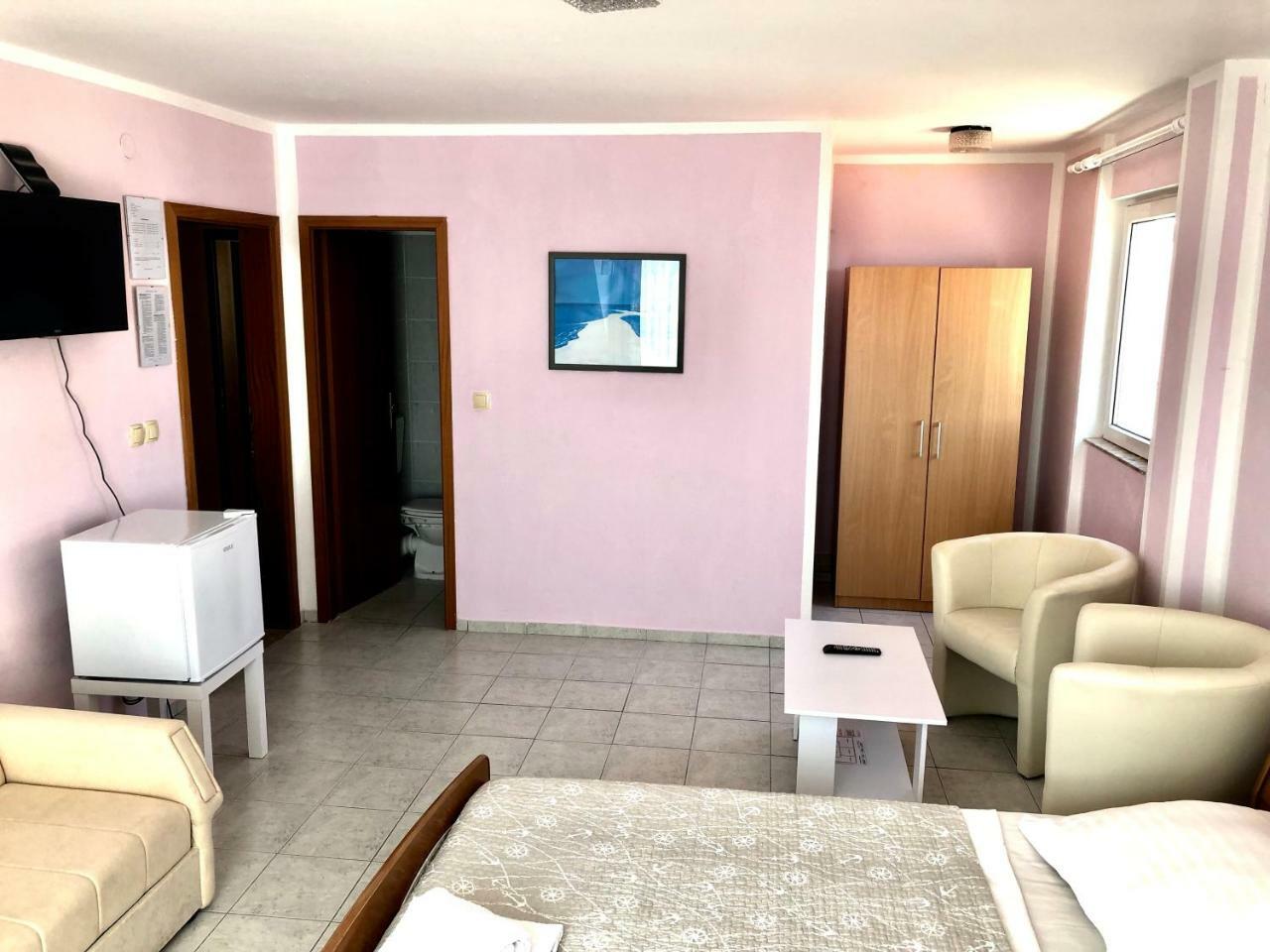 Hotel Pansion Begic Omiš Esterno foto