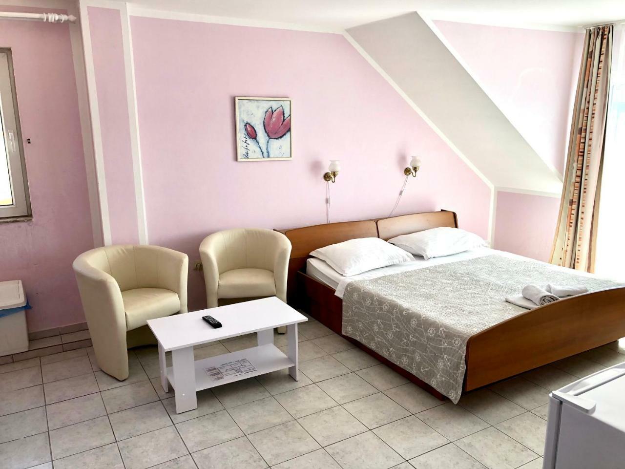 Hotel Pansion Begic Omiš Esterno foto