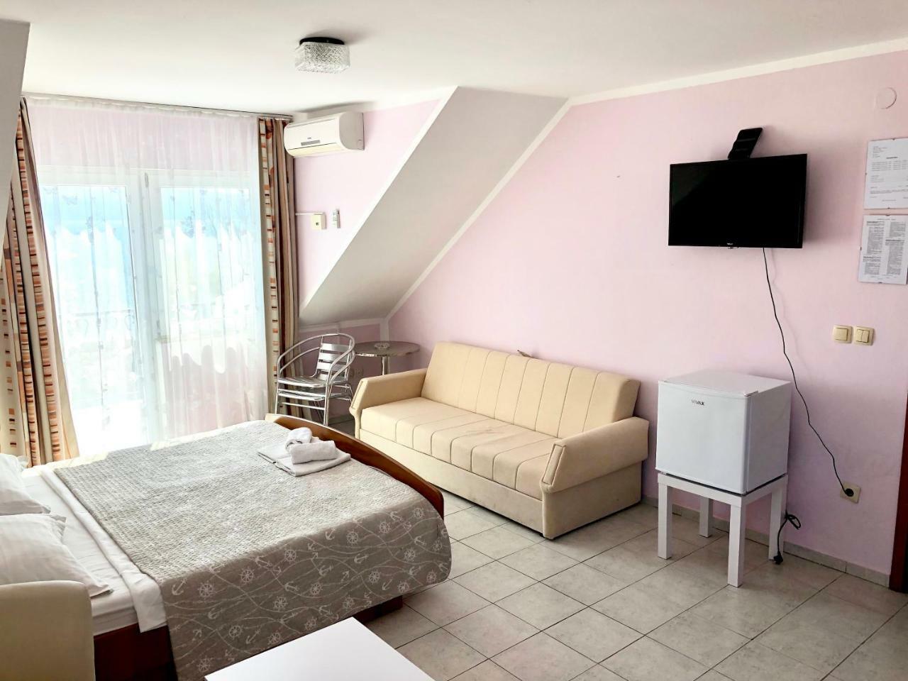 Hotel Pansion Begic Omiš Esterno foto