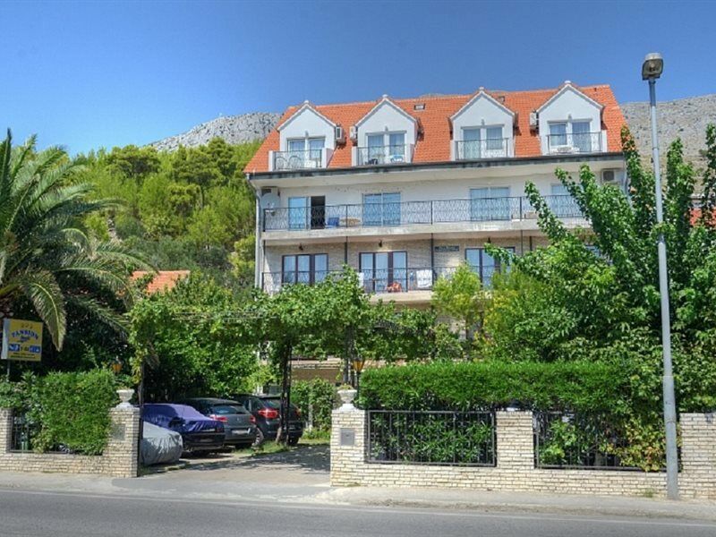 Hotel Pansion Begic Omiš Esterno foto